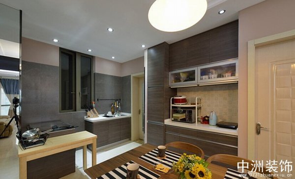 三室两厅现代风格开放式厨房装修样板间